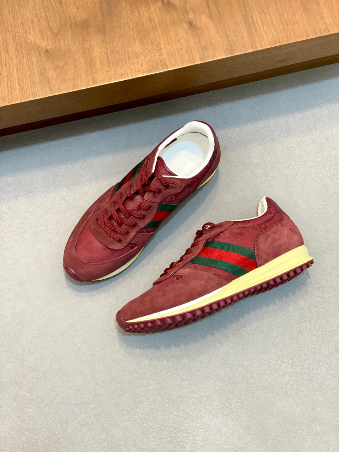 Men's shoes 💰660 [Gucci] Gucci - high-end quality original order 👩🏻‍❤️‍👨🏻 couple wear 🔍🔍🔍 casual sports shoes - upper: 🔝 suede calfskin, shoe body brand totem cloth. brand webbing, tongue. heel. air pressure brand logo - lining: water-dyed sheepskin -Outsole: ultra-light TPU foam·TR rubber; two-color molded outsole -Ultra-high quality control·fine workmanship: highlighted (high-end·exquisite·class) -Size: same style for men and women 36-44 (female 35, 40, male 45, 46 can be customized)·